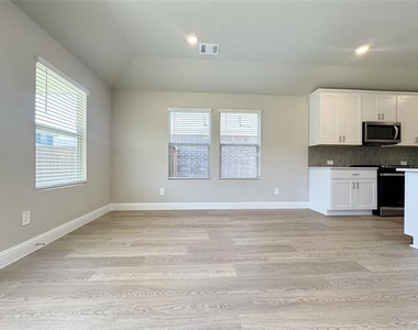 3713 Canyon Drive - Photo Thumbnail 4