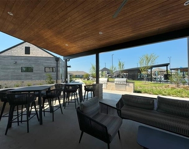 3713 Canyon Drive - Photo Thumbnail 25
