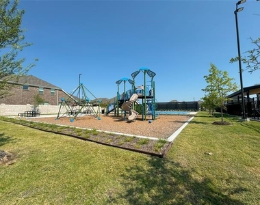 3713 Canyon Drive - Photo Thumbnail 31