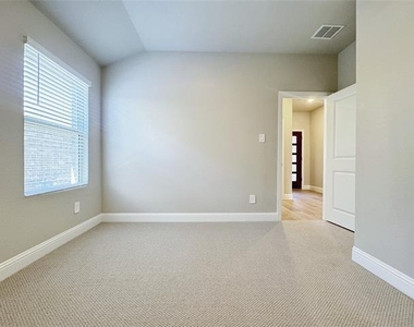 3713 Canyon Drive - Photo Thumbnail 16