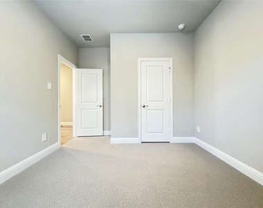 3713 Canyon Drive - Photo Thumbnail 15
