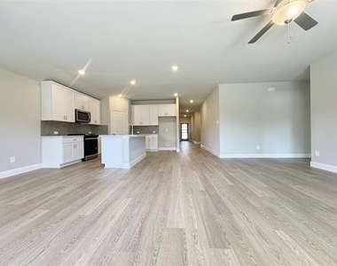 3713 Canyon Drive - Photo Thumbnail 7