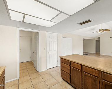 5733 W Mescal Street - Photo Thumbnail 14
