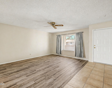 5733 W Mescal Street - Photo Thumbnail 6