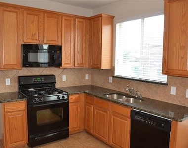 3305 Ocean Drive - Photo Thumbnail 8