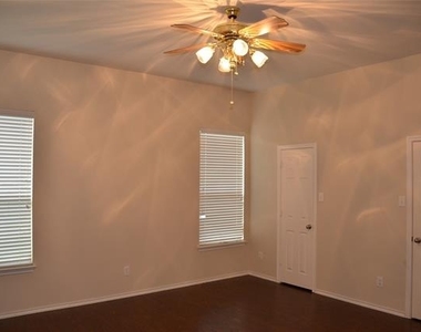 3305 Ocean Drive - Photo Thumbnail 15
