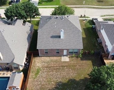 3305 Ocean Drive - Photo Thumbnail 4