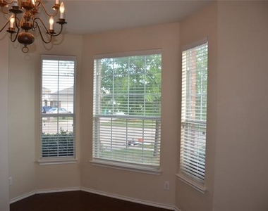 3305 Ocean Drive - Photo Thumbnail 14