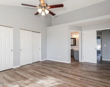 4501 N 106th Drive - Photo Thumbnail 9