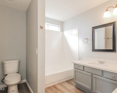 4501 N 106th Drive - Photo Thumbnail 10