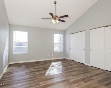 4501 N 106th Drive - Photo Thumbnail 8