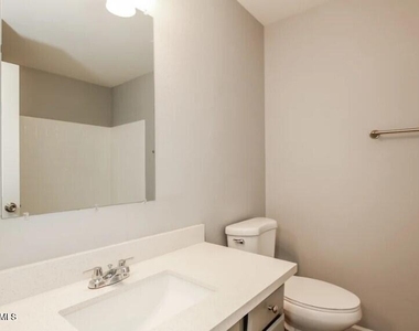 4501 N 106th Drive - Photo Thumbnail 11