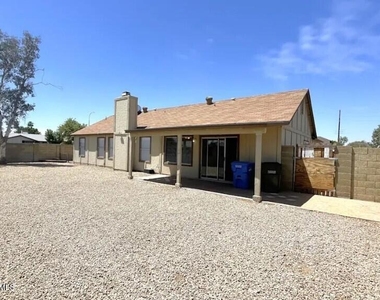 4501 N 106th Drive - Photo Thumbnail 12