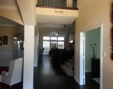 107 Pinedale Drive - Photo Thumbnail 3