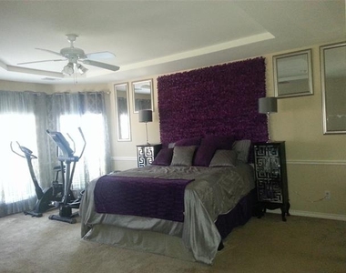 107 Pinedale Drive - Photo Thumbnail 2