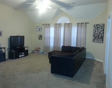 107 Pinedale Drive - Photo Thumbnail 4