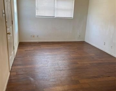 120 W Heron Street - Photo Thumbnail 3