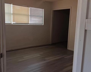 120 W Heron Street - Photo Thumbnail 11