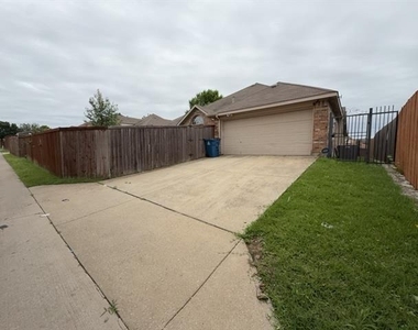 1541 Mountain Laurel Lane - Photo Thumbnail 1