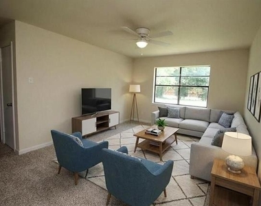 902 Lindo Drive - Photo Thumbnail 2