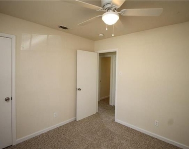 902 Lindo Drive - Photo Thumbnail 13