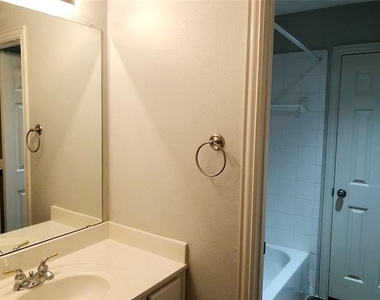 6417 Calloway Drive - Photo Thumbnail 14