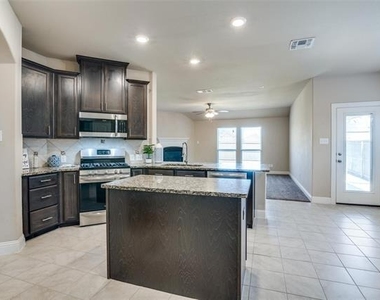 16308 E Harwood Drive - Photo Thumbnail 5