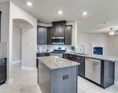 16308 E Harwood Drive - Photo Thumbnail 4