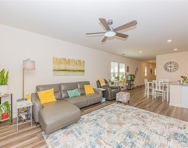 14114 Donahue Street - Photo Thumbnail 4