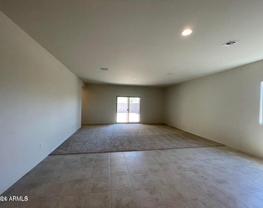 4819 S 109th Avenue - Photo Thumbnail 8