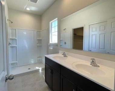 4819 S 109th Avenue - Photo Thumbnail 10