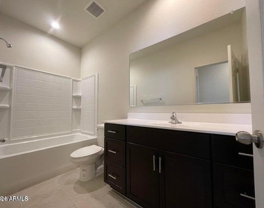 4819 S 109th Avenue - Photo Thumbnail 18