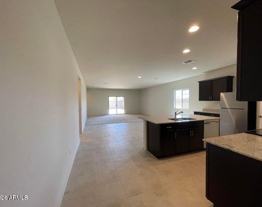 4819 S 109th Avenue - Photo Thumbnail 2
