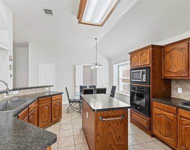 3509 Manor Drive - Photo Thumbnail 7