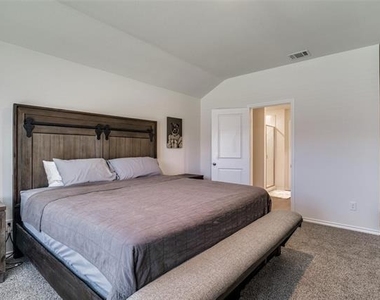 2117 Croton Avenue - Photo Thumbnail 12