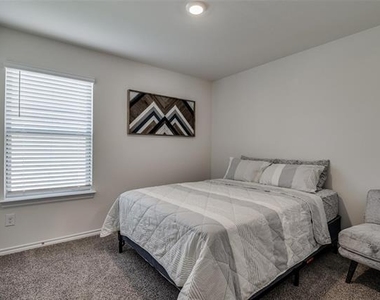 2117 Croton Avenue - Photo Thumbnail 13