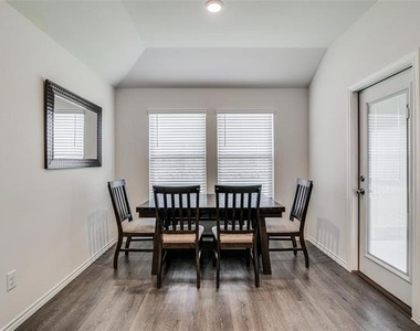 2117 Croton Avenue - Photo Thumbnail 8