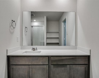 2117 Croton Avenue - Photo Thumbnail 16