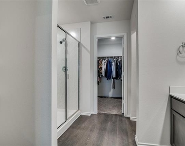 2117 Croton Avenue - Photo Thumbnail 15