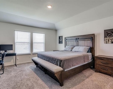 2117 Croton Avenue - Photo Thumbnail 10