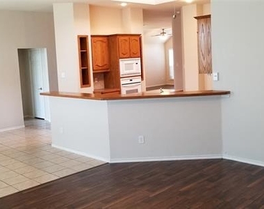 2036 El Camino Drive - Photo Thumbnail 7