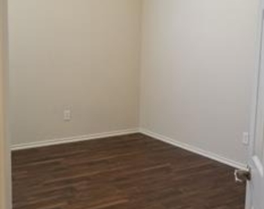 2036 El Camino Drive - Photo Thumbnail 17