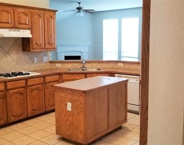 2036 El Camino Drive - Photo Thumbnail 8