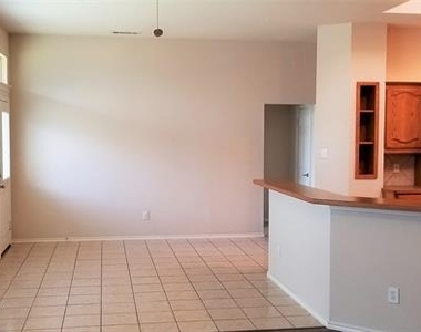 2036 El Camino Drive - Photo Thumbnail 6