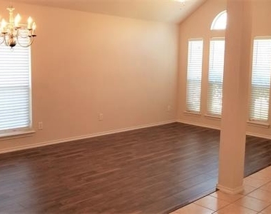 2036 El Camino Drive - Photo Thumbnail 3