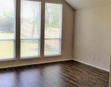 2036 El Camino Drive - Photo Thumbnail 14