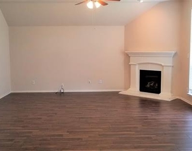2036 El Camino Drive - Photo Thumbnail 4