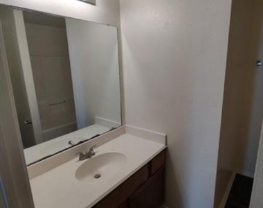 247 Cliff Heights Circle - Photo Thumbnail 4
