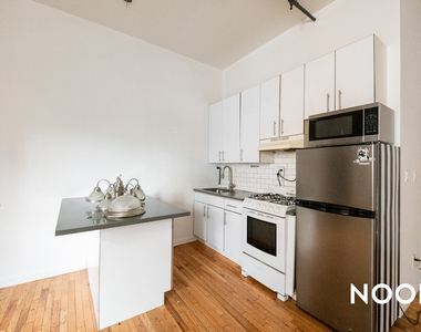 1670 Gates Avenue - Photo Thumbnail 16