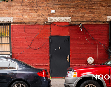 1670 Gates Avenue - Photo Thumbnail 4